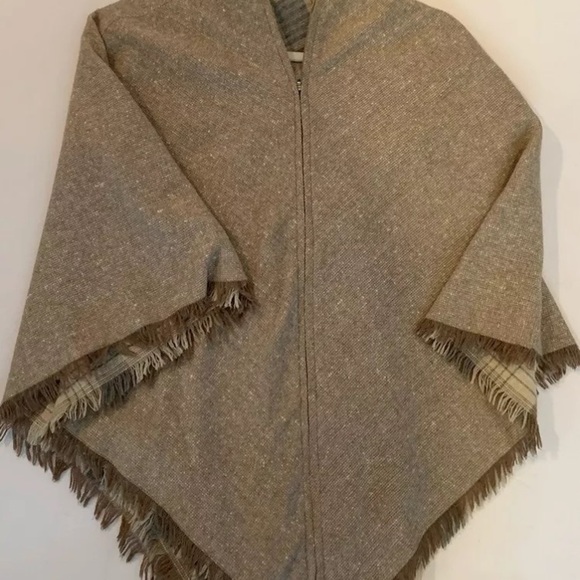 Boutique Women’s Reversible Fringe Pancho Cape One Size Fits All NWOT - Picture 7 of 10